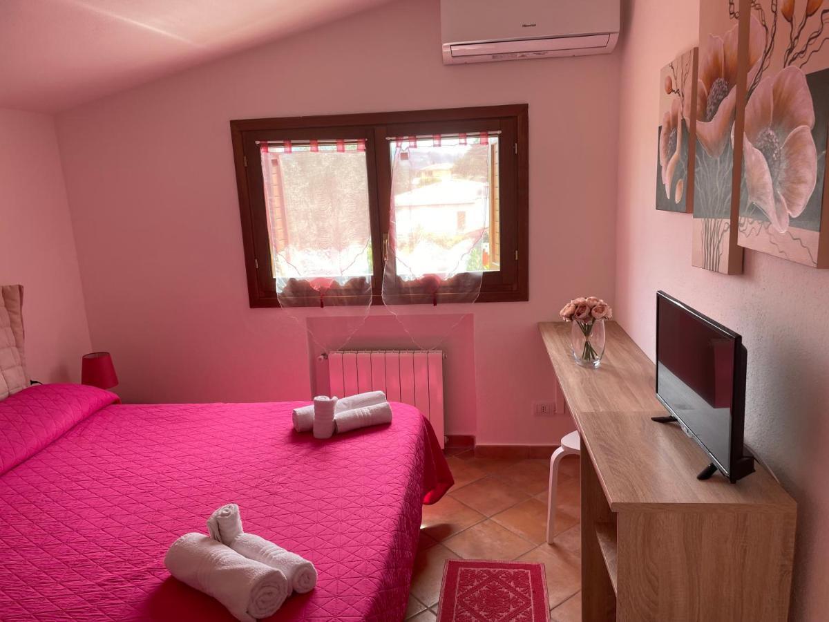 B&B Da Tizy San Teodoro  Exteriör bild
