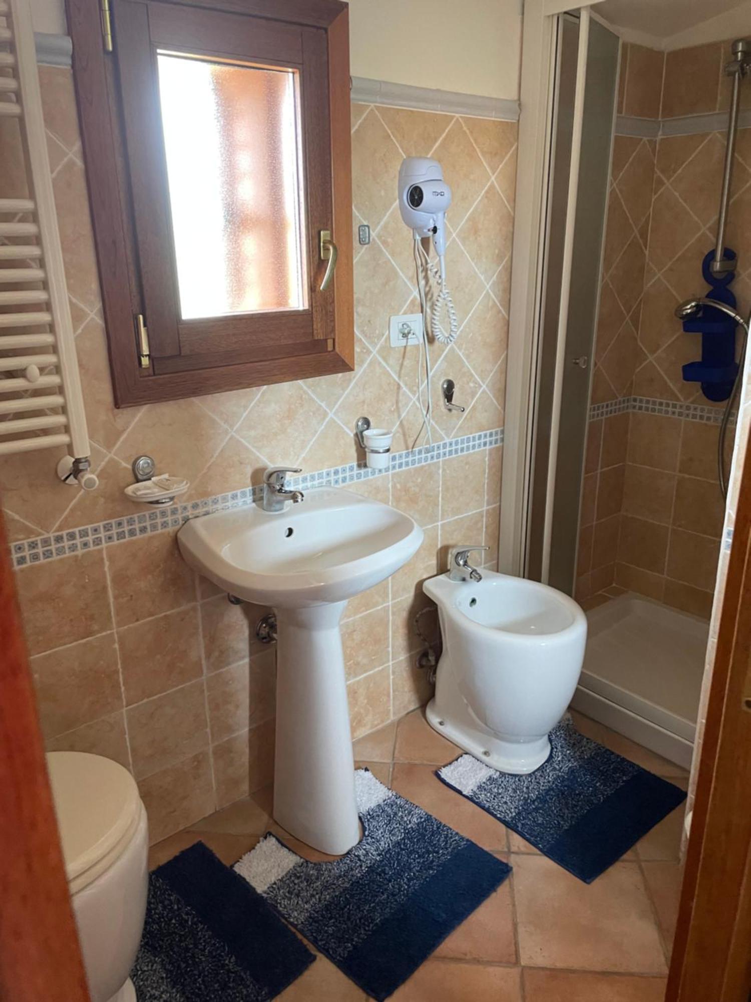 B&B Da Tizy San Teodoro  Exteriör bild